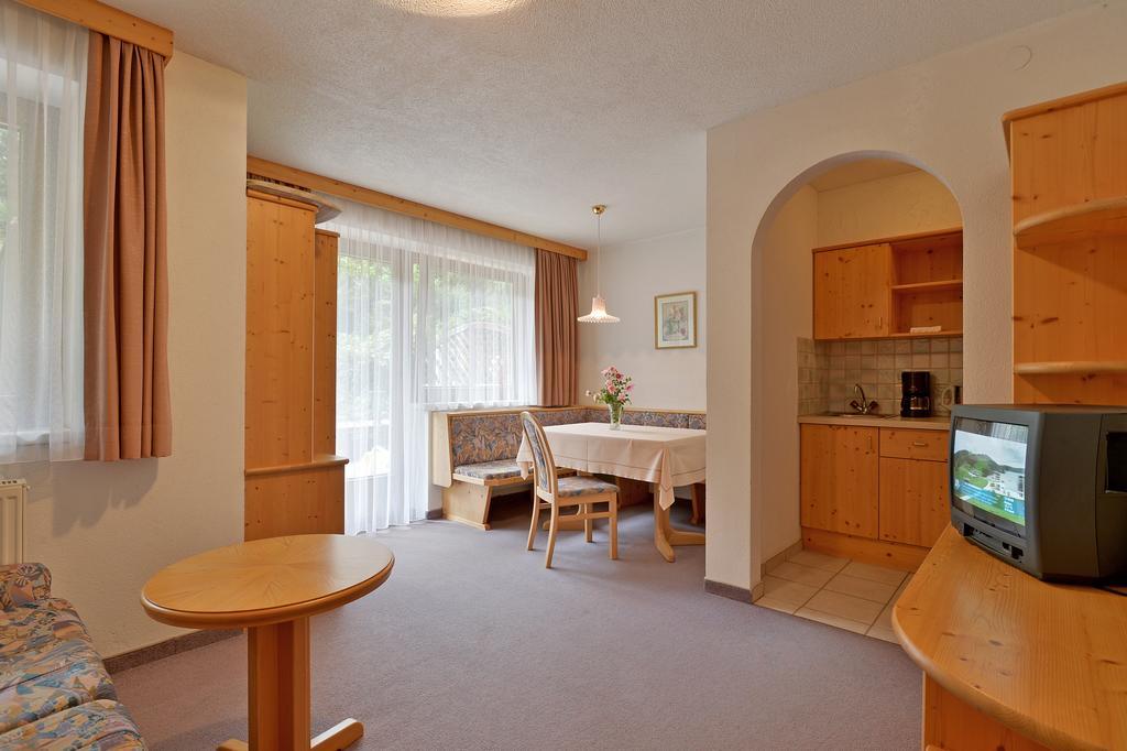 Landhaus Zum Griena Mayrhofen Phòng bức ảnh