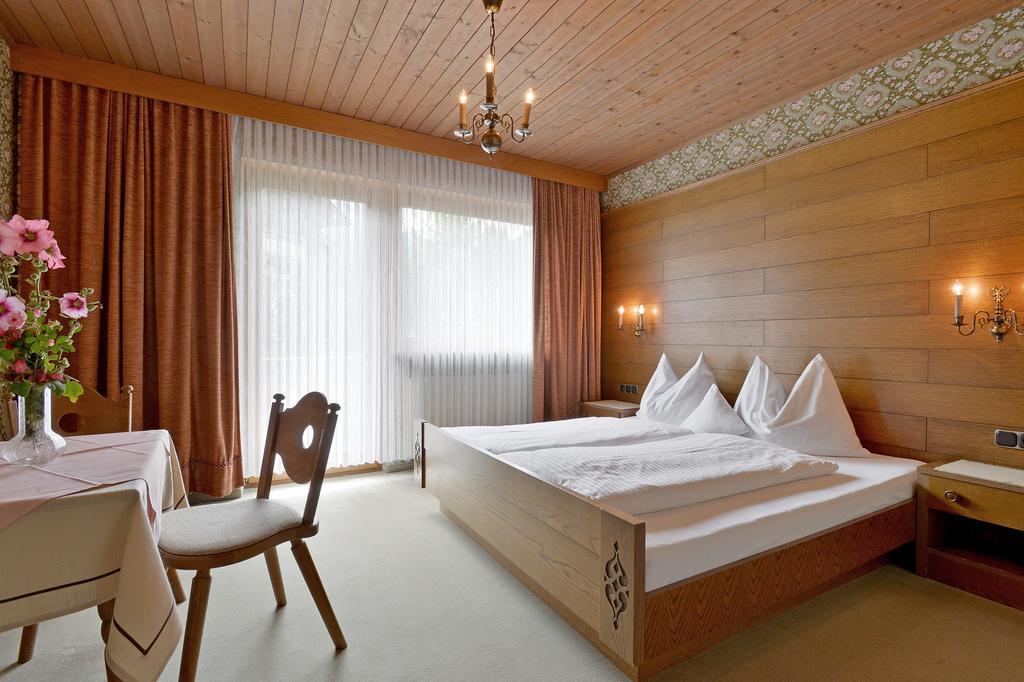 Landhaus Zum Griena Mayrhofen Phòng bức ảnh